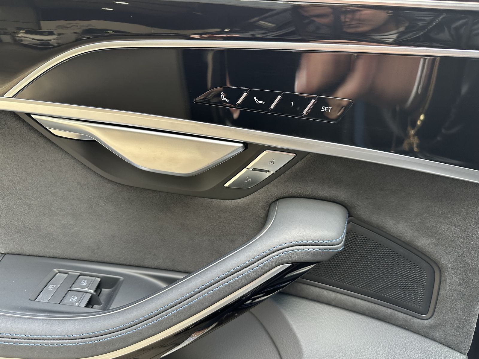 Fahrzeugabbildung Audi A8 60 TFSIe Quattro S-Line MATRIX+ACC+HUD+PANO