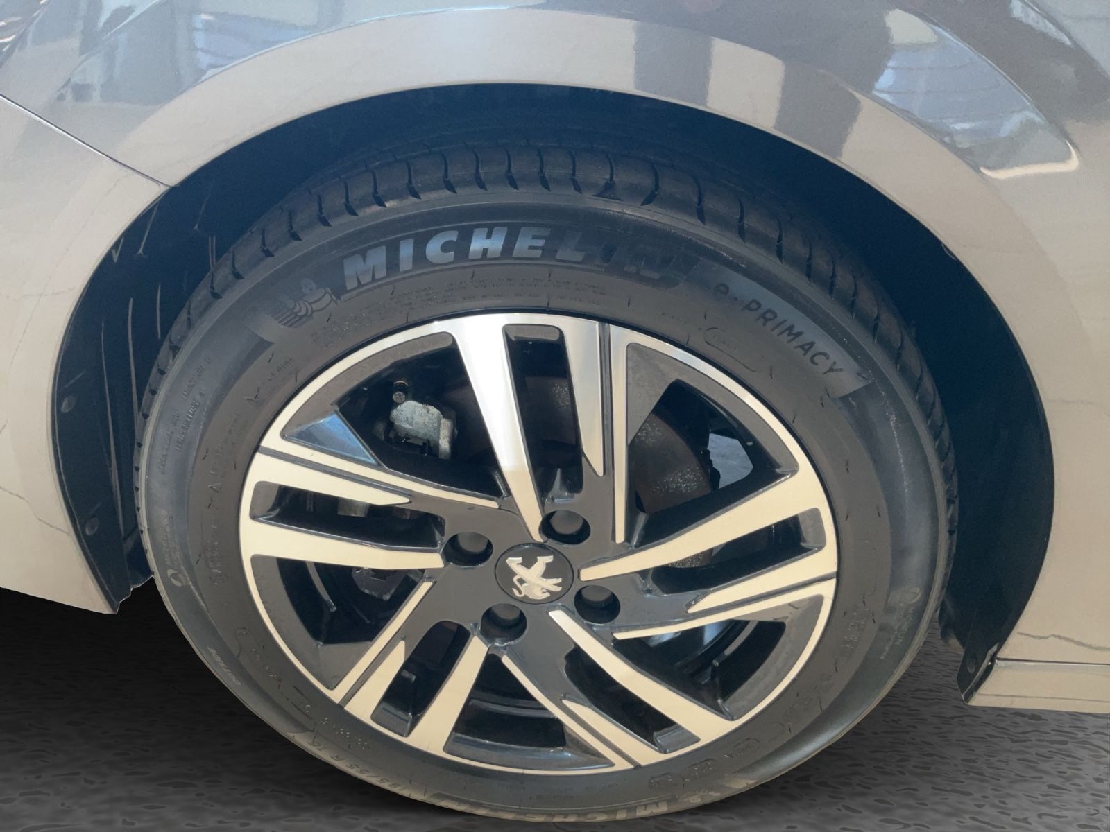 Fahrzeugabbildung Peugeot 208 1.2 PureTech Style