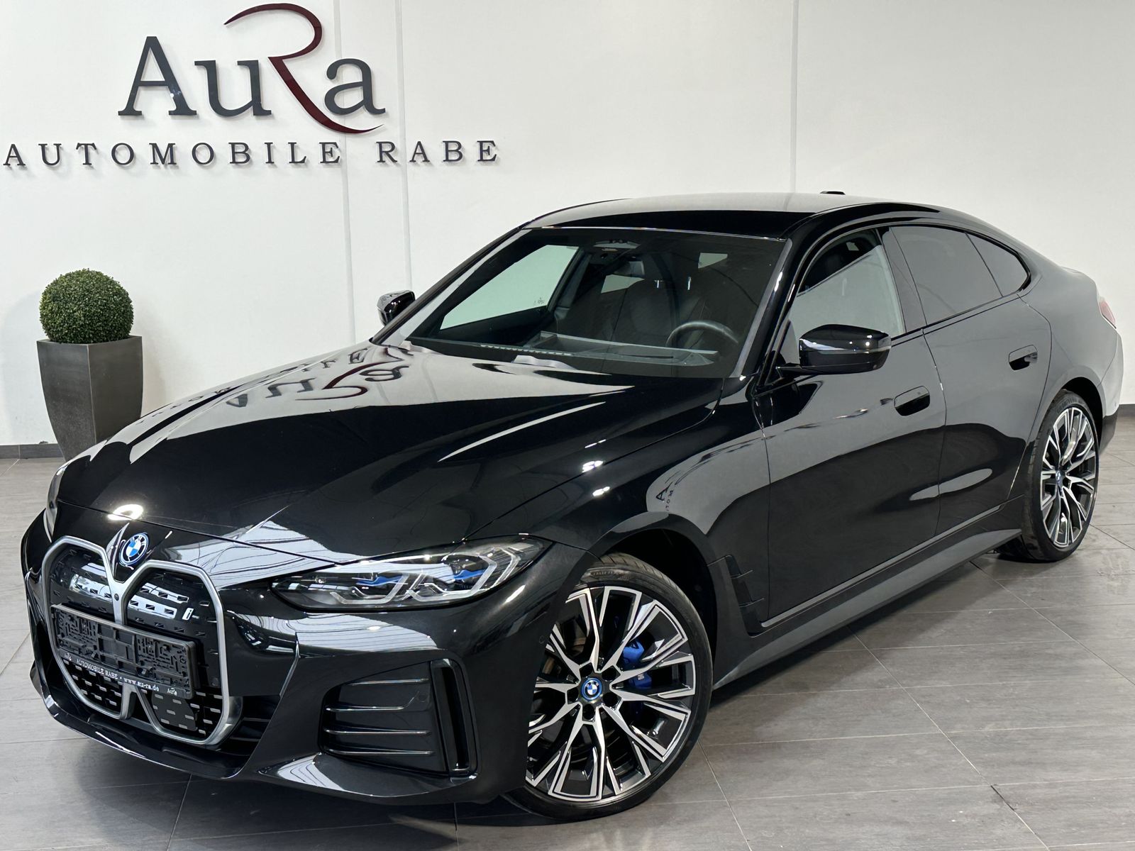 Fahrzeugabbildung BMW i4 40 eDrive M-Sport+NAV+LASER+ACC+360°CAM+AHK