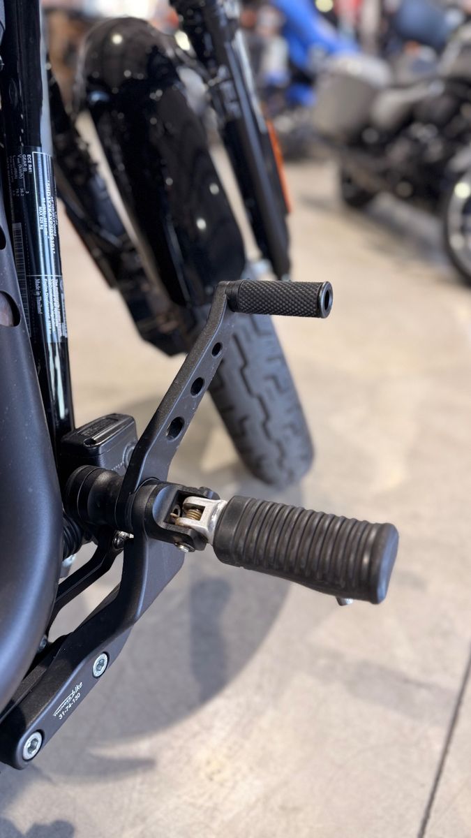 Fahrzeugabbildung Harley-Davidson Street Bob Umbau / J&H