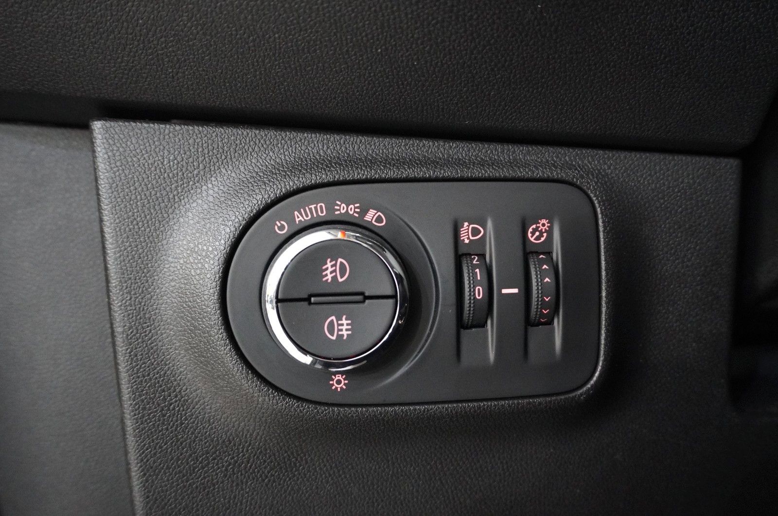 Fahrzeugabbildung Opel Corsa E 1.4 120 JAHRE 5-TÜR NAVI/SHZ/PDC/TEMP.