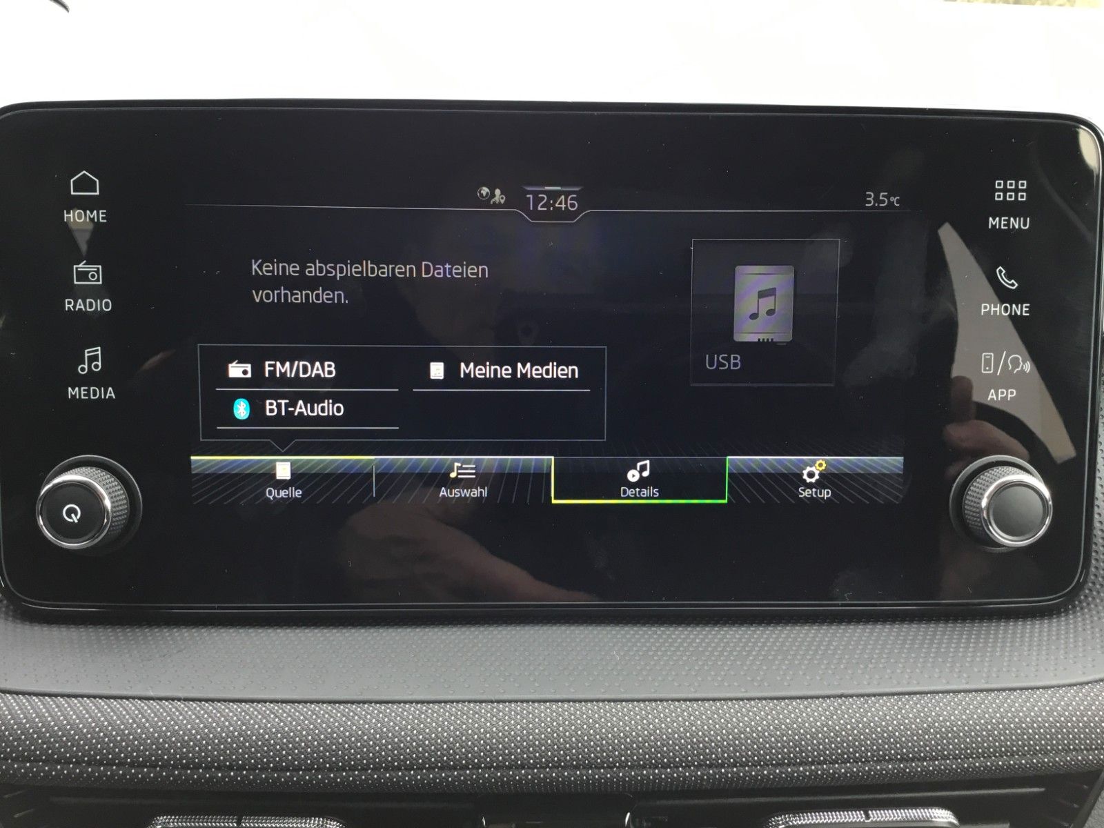 Fahrzeugabbildung SKODA Fabia 1.0l TSI DSG Selection+15"+LED+Sitzheizung