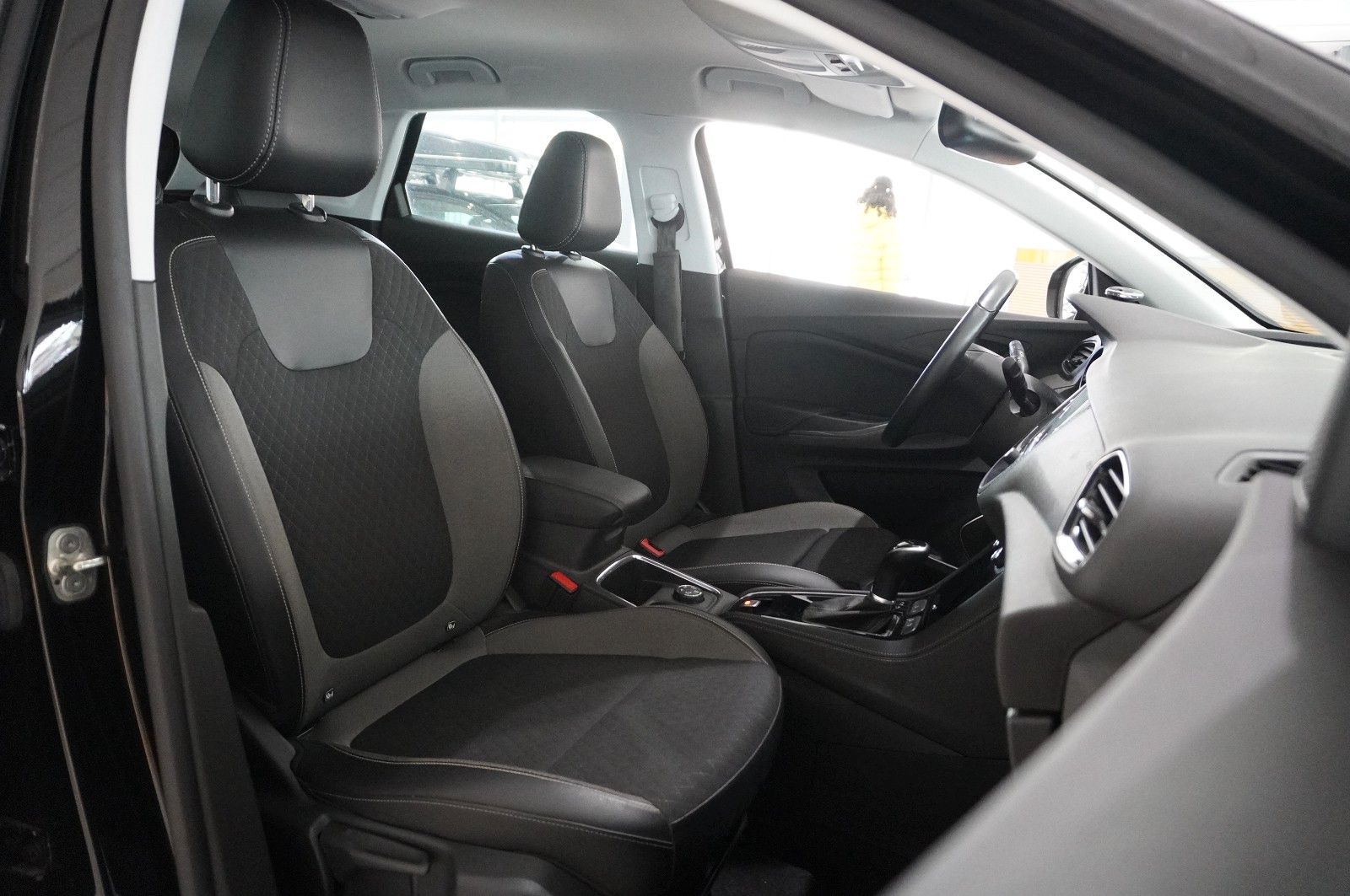 Fahrzeugabbildung Opel Grandland (X) 1.2T INNOV. NAVI/LED/KAMERA/SH/DAB