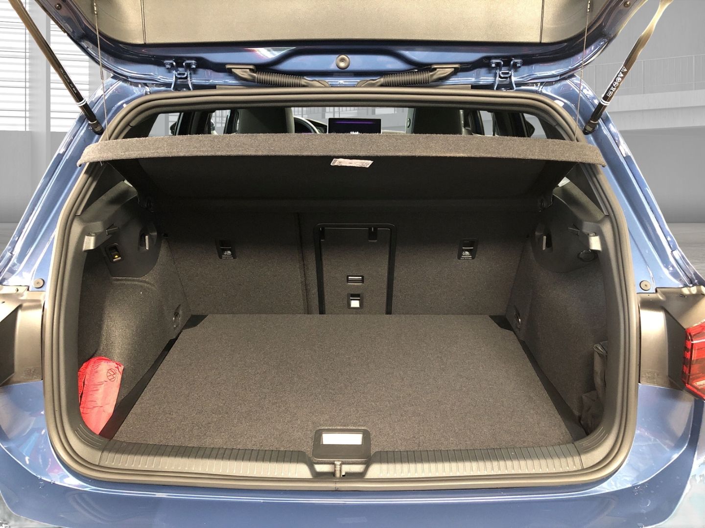 Fahrzeugabbildung Volkswagen Golf EDITION 50 1.5 eTSI DSG HUD AHK Panodach Na