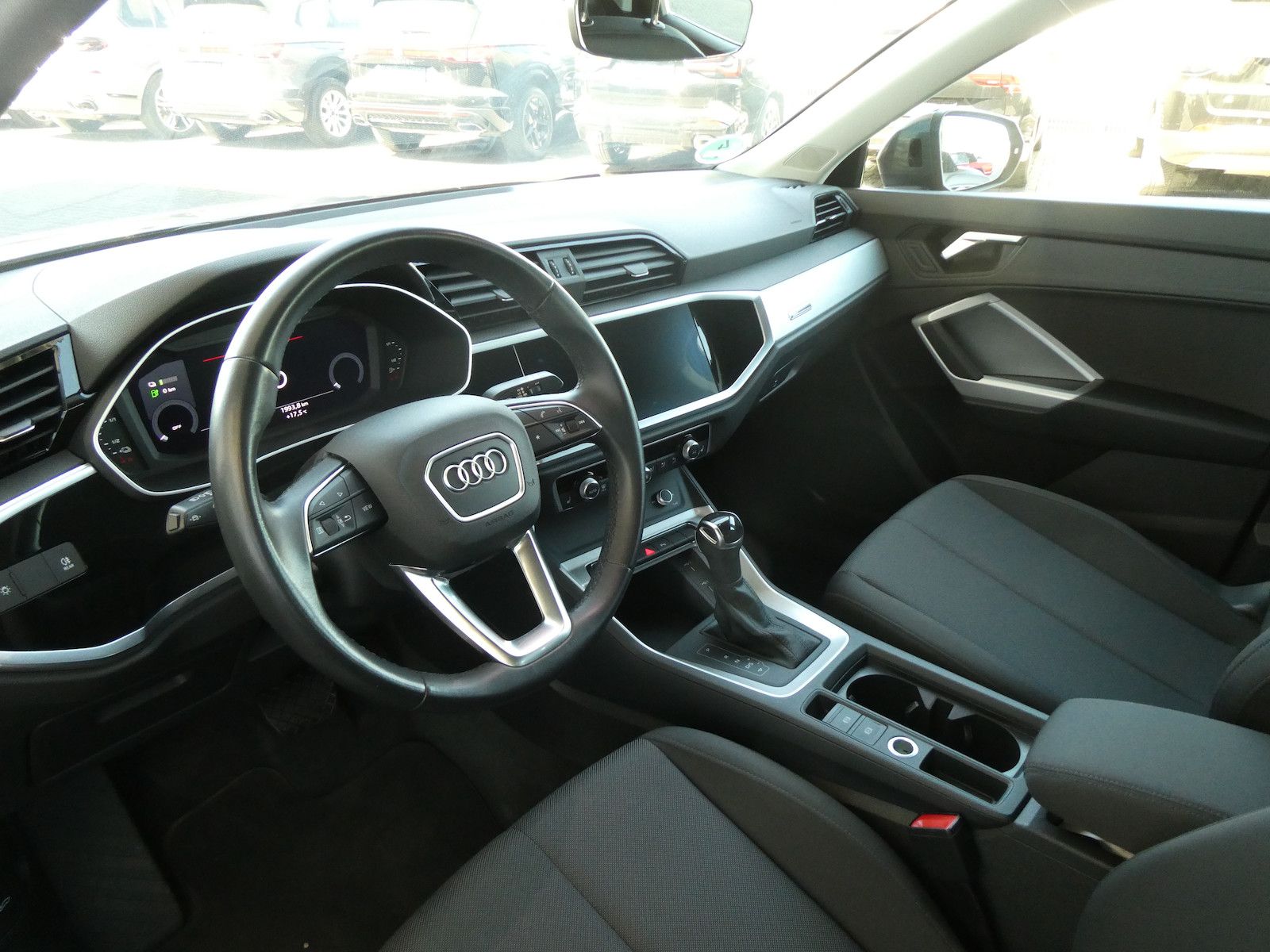 Audi Q3 45 TFSI e S line foto 8
