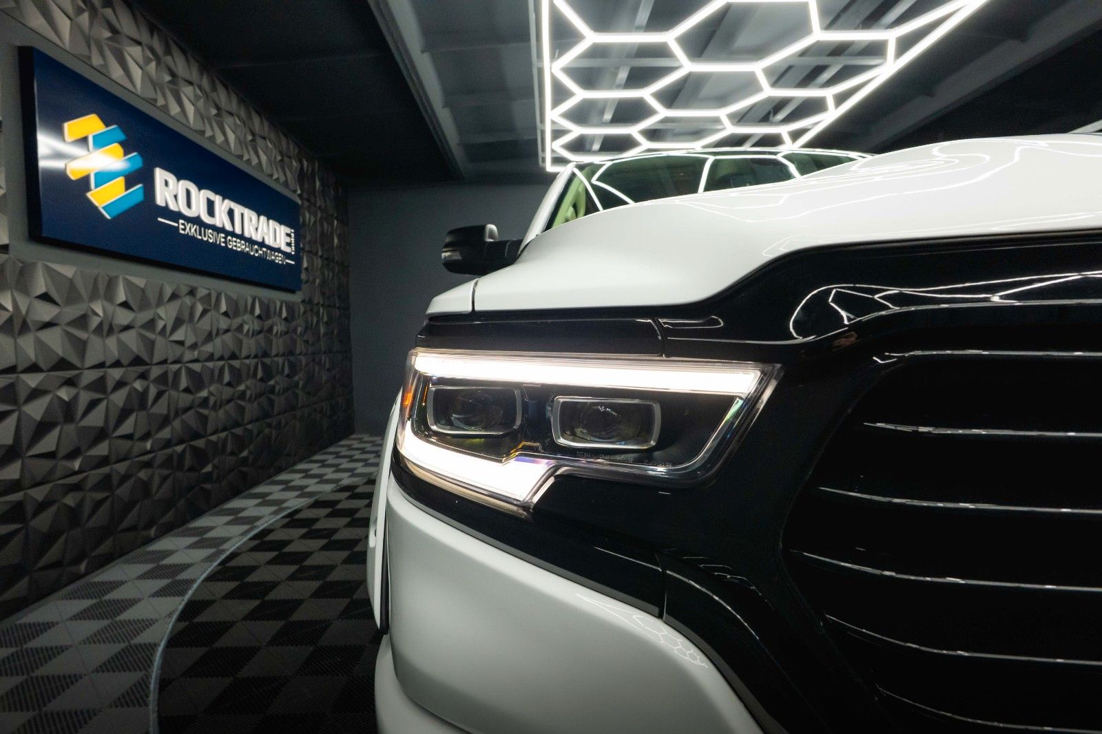 Fahrzeugabbildung Dodge RAM 5.7 V8 HEMI 4x4 OFFROAD LONGBED AXLE LOCK