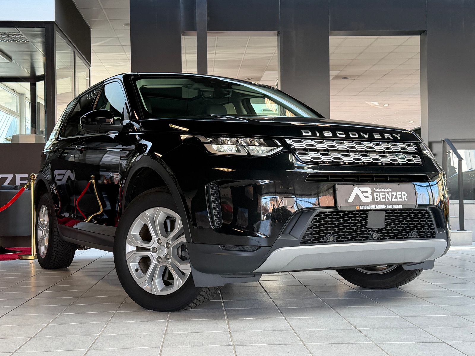 Fahrzeugabbildung Land Rover Discovery Sport S /PANORAMA/HUD/KAMERA/ACC
