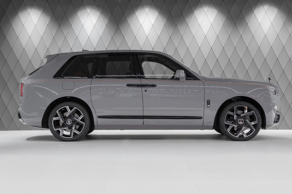 Cullinan BLACK BADGE 2026 GREY/ORANGE STARLIGHT - Bild 3