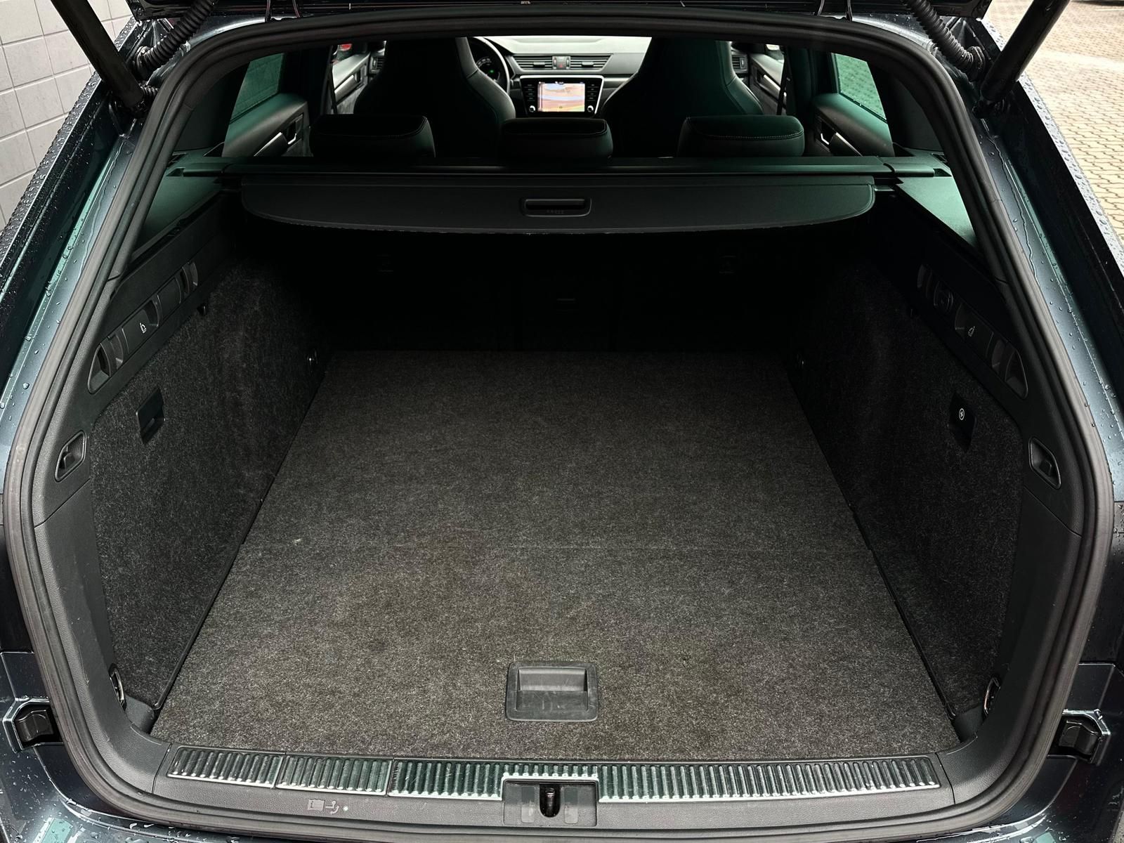 SKODA Superb 2.0TDI SPORTLINE *LED#TEMPO#AHK#PDC#SHZ - Image 7