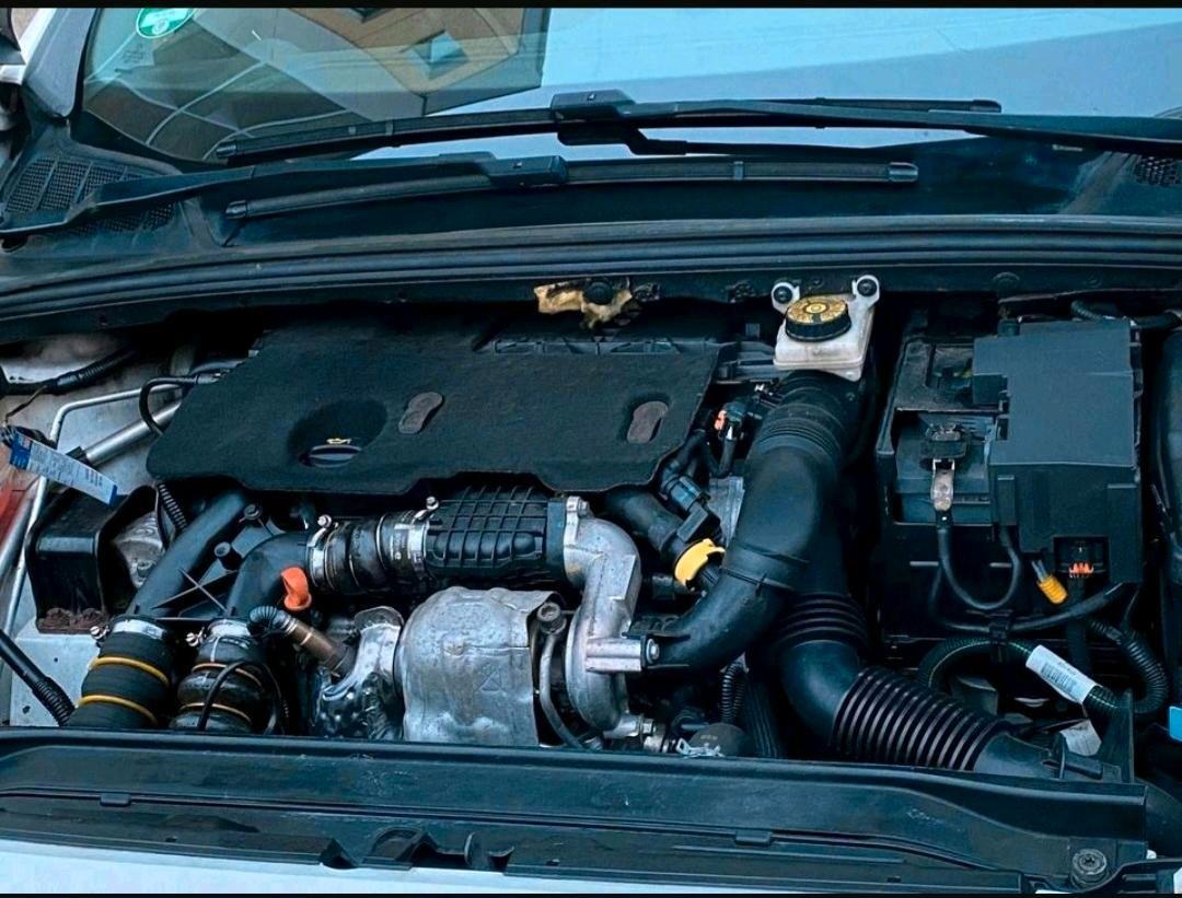 Peugeot 308 2012 — photo 7