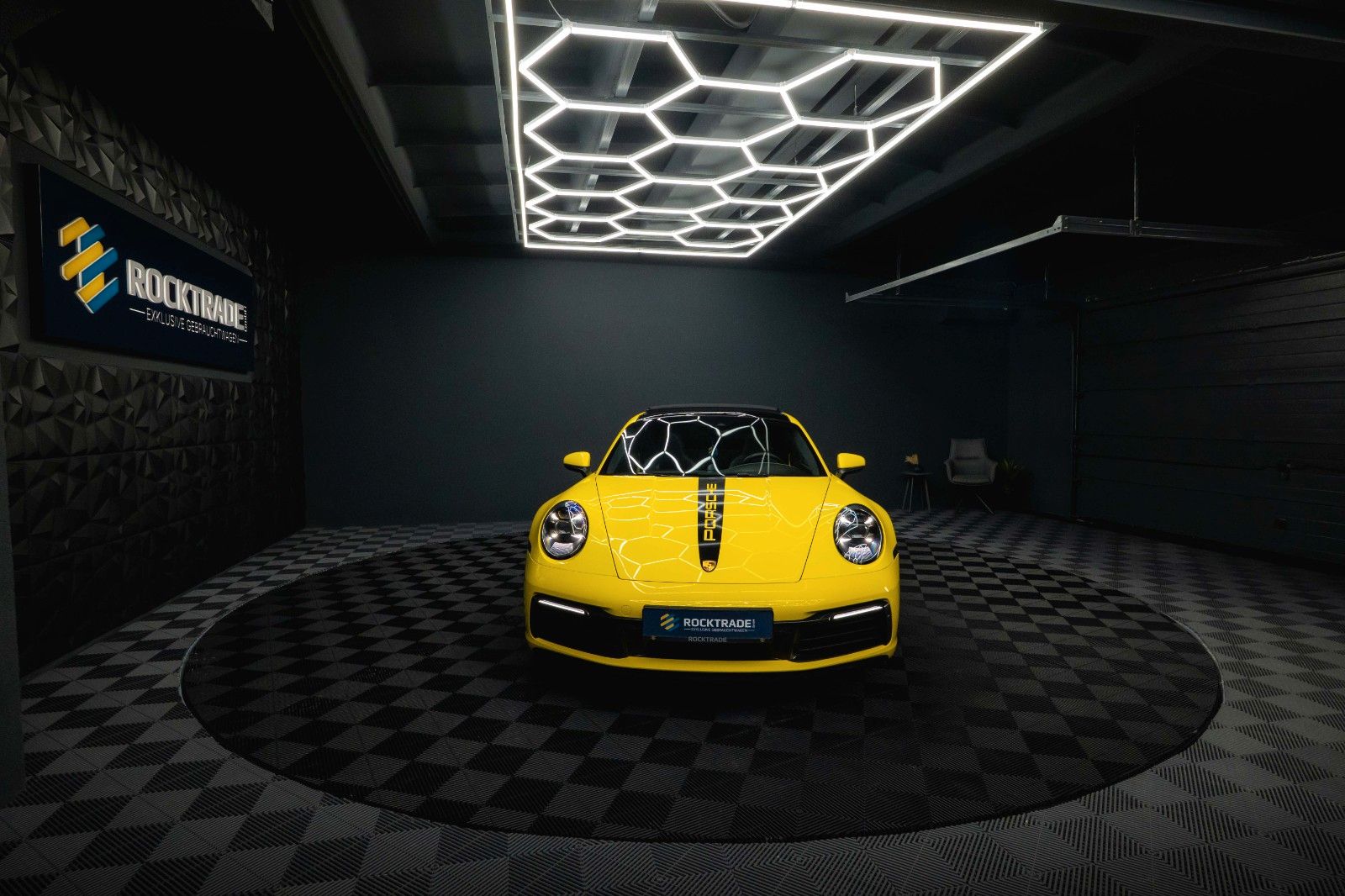 Fahrzeugabbildung Porsche 992 911 Carrera 4 S Sport-Chrono *Pano*LED*BOSE*