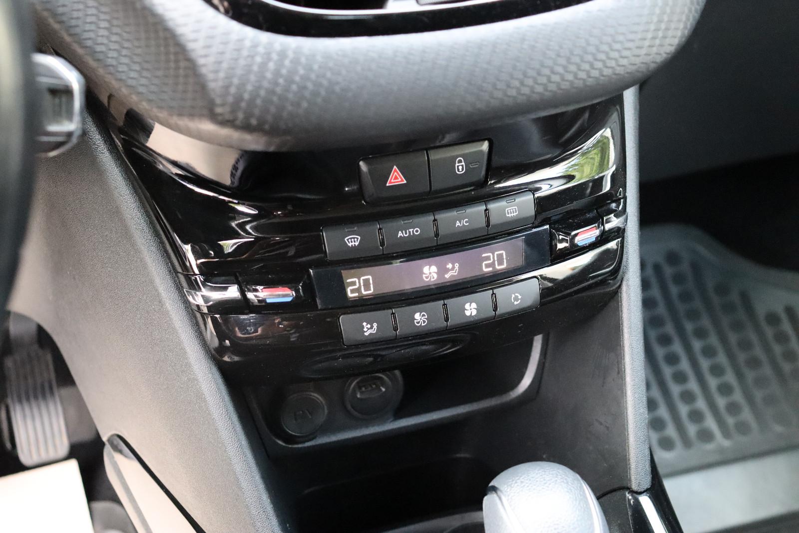 Peugeot 2008 1.5 Blue-HDI Allure Aut. LED Leder Navi