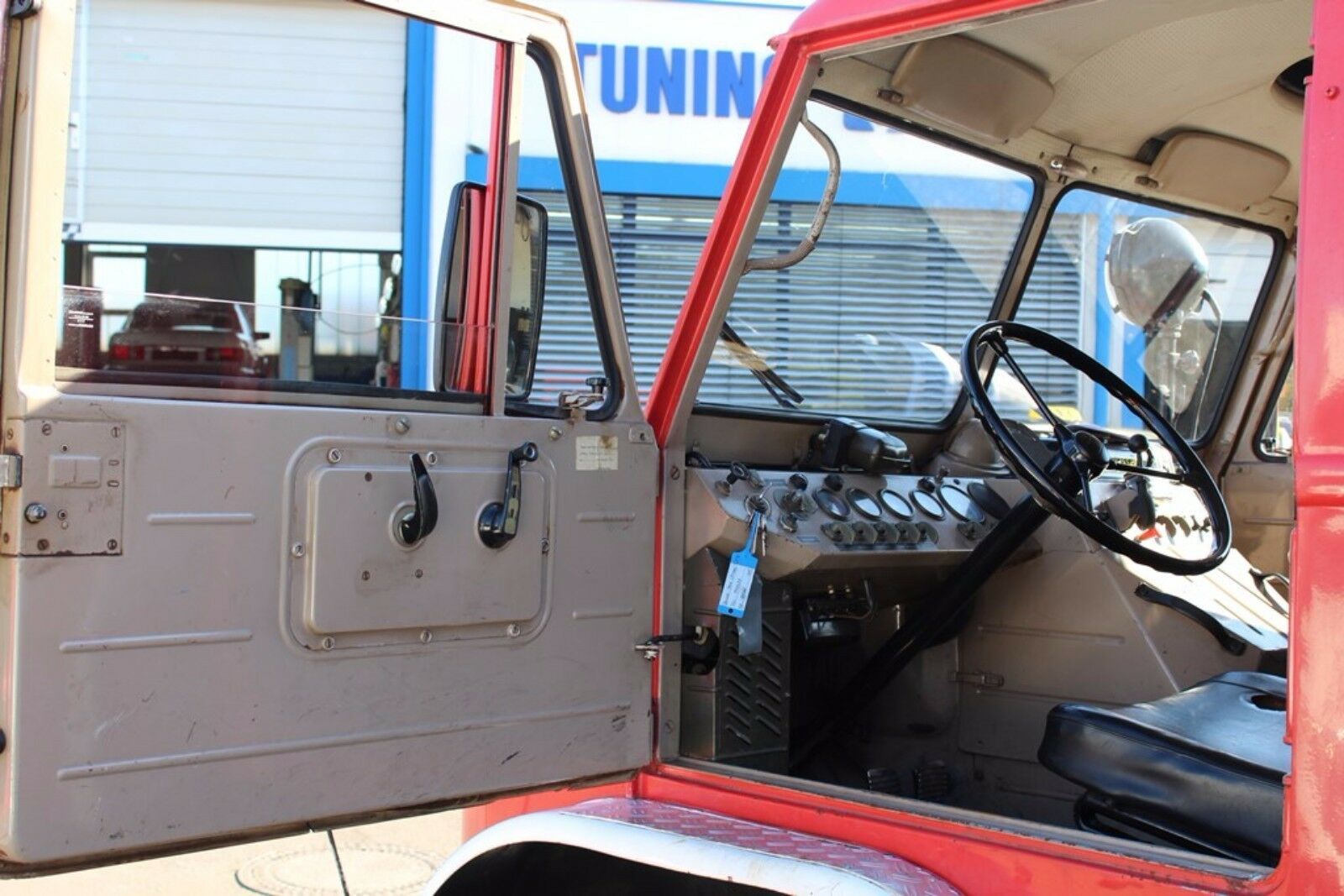 Fahrzeugabbildung Mercedes-Benz UNIMOG Tanklöschfahrzeug TLF8/8 S/404.1