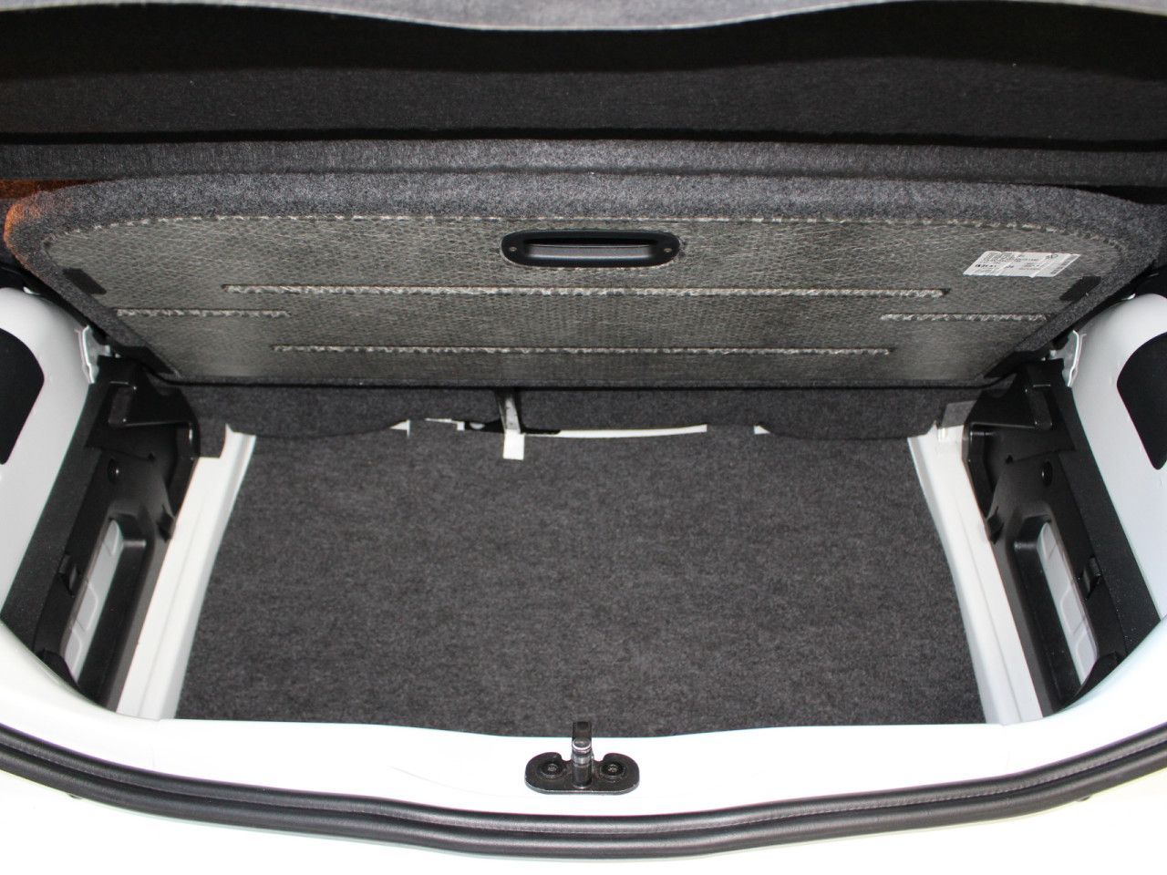 Fahrzeugabbildung Volkswagen up! move Klima/SHZ/Maps+More Dock