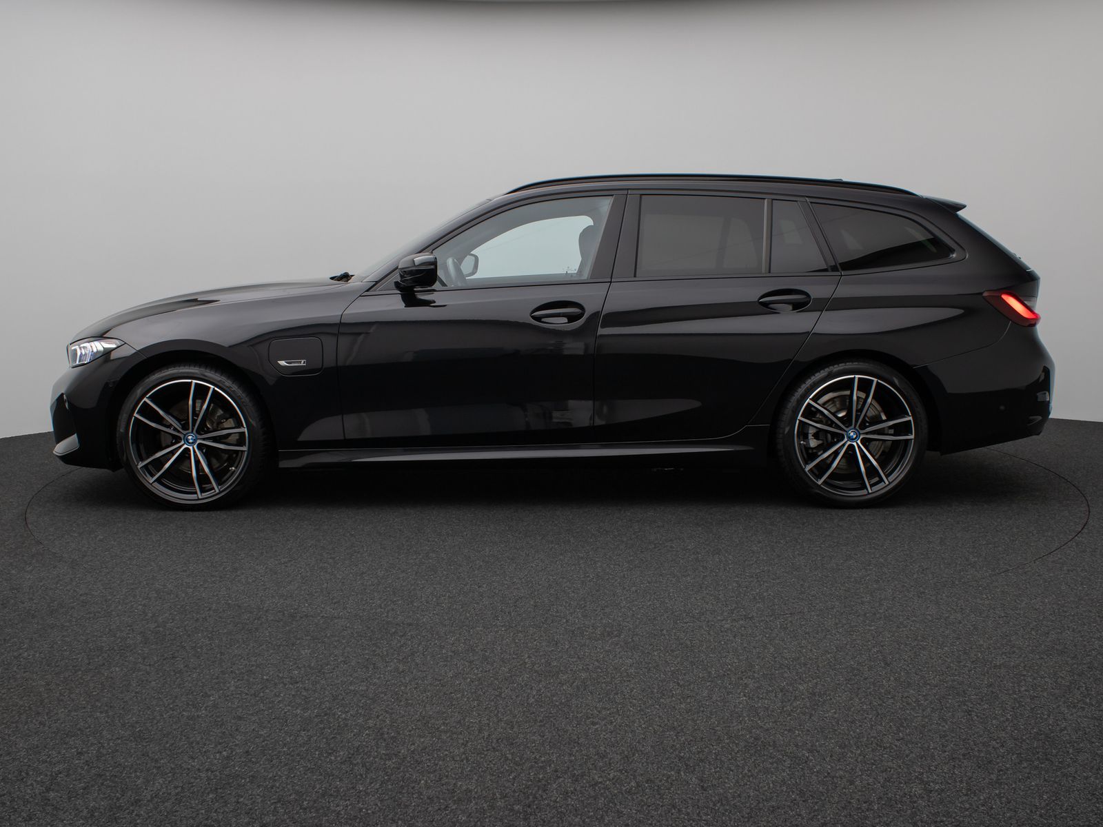 Fahrzeugabbildung BMW 330e M Sport Kamera DAB HiFi Lenkrhzg Alarm 19"