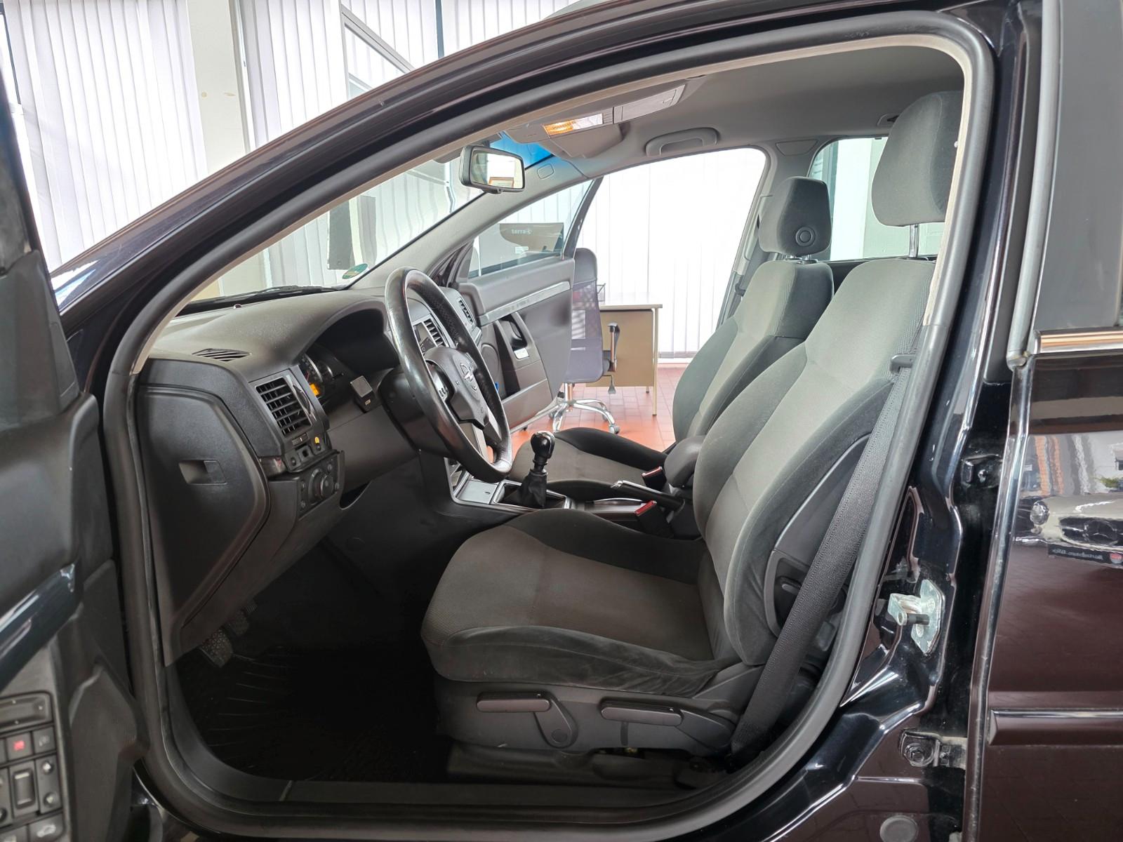 Opel Vectra 2004 — photo 26