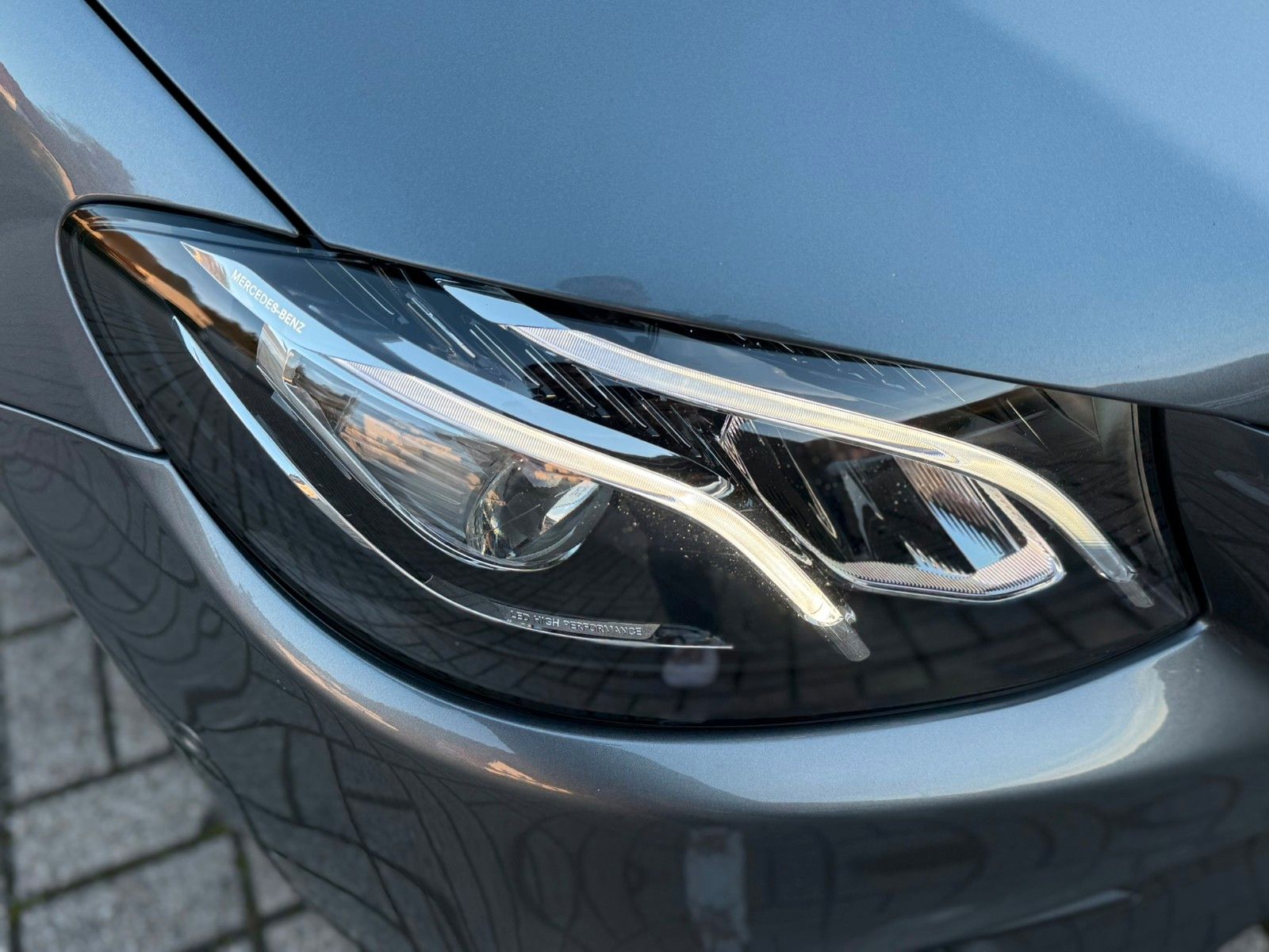 Fahrzeugabbildung Mercedes-Benz E 300 de T AMG+DISTRONIC+LENKASSI+360°+AHK+AMBIE