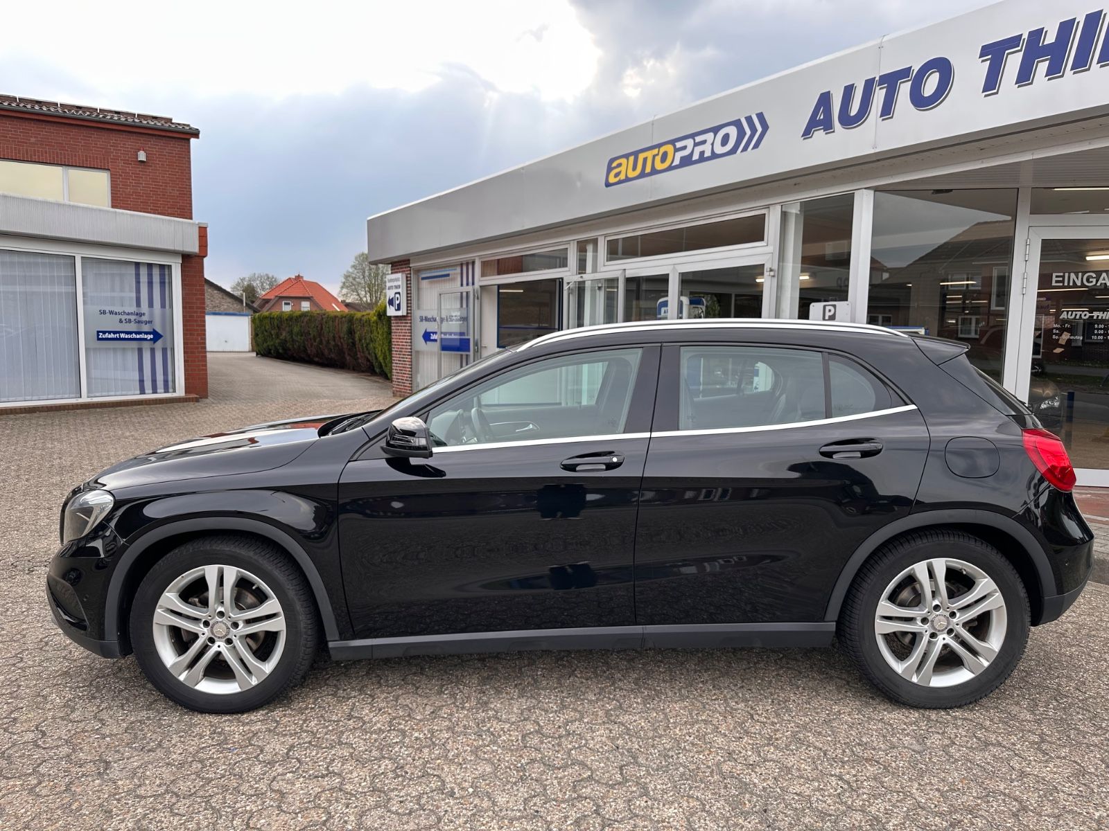 Fahrzeugabbildung Mercedes-Benz GLA 220 CDI Urban DCT AHK/Pano/SHZG/STANDHZG/GRA