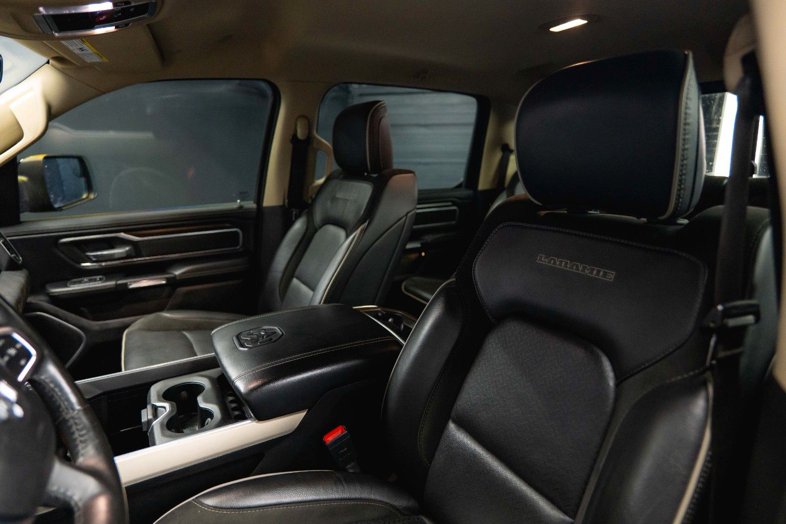 Fahrzeugabbildung Dodge RAM 5.7 V8 HEMI 4x4 LARAMIE Offroad Night LED