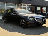 Mercedes-Benz E 220 d,Avantgarde,Navi,R-Kamera,8-Fach,Shz,AHK - Mercedes-Benz E-Klasse Gebrauchtwagen