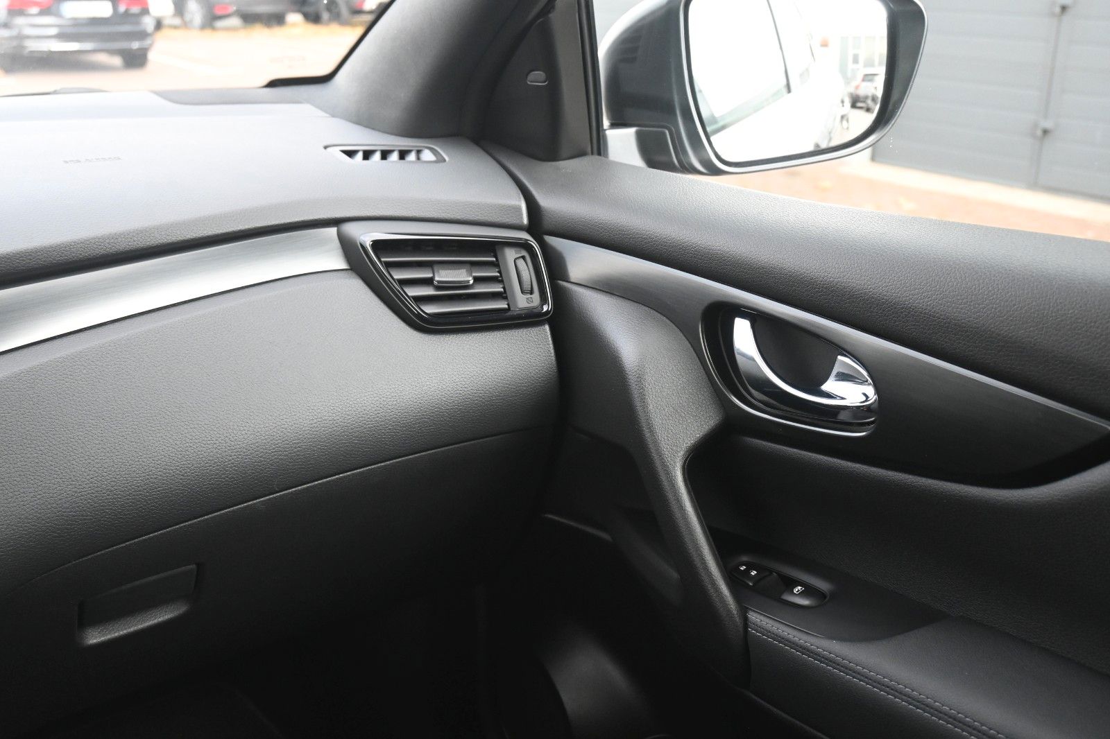 Fahrzeugabbildung Nissan Qashqai 1.3 DIG-T N-Tec*LED*DAB*360