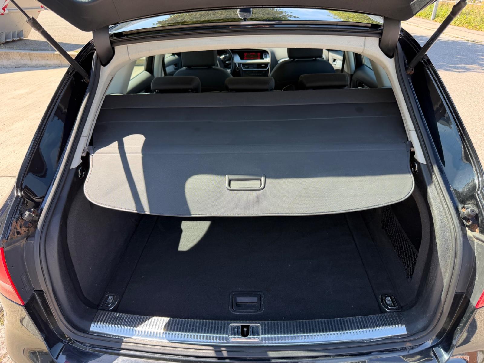 Audi A4 2009 — photo 10