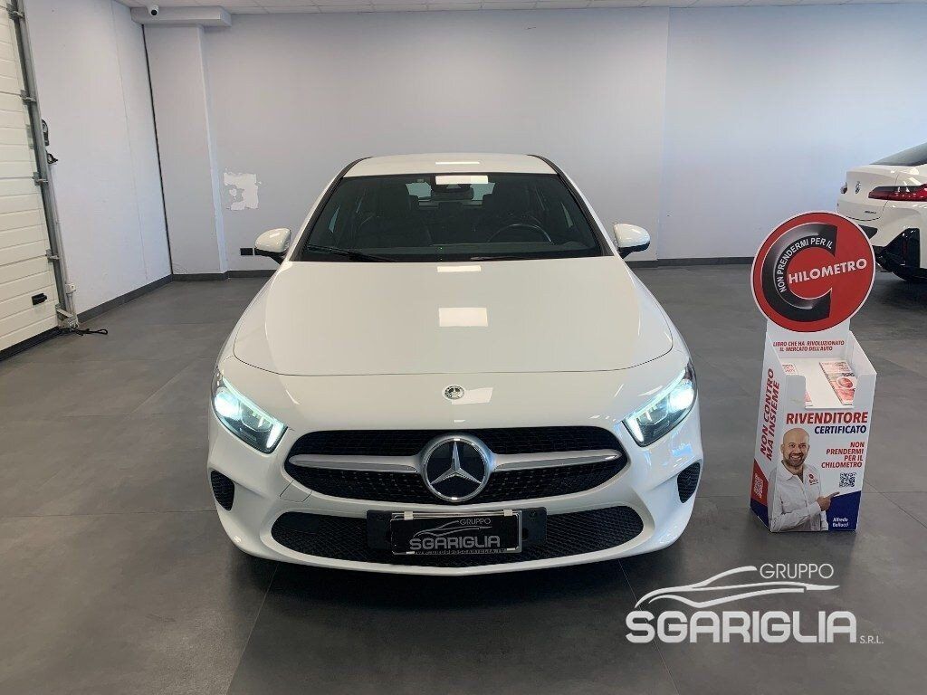 Mercedes-Benz Mercedes A 180 d Automatico Sport + Full Led imagem 2