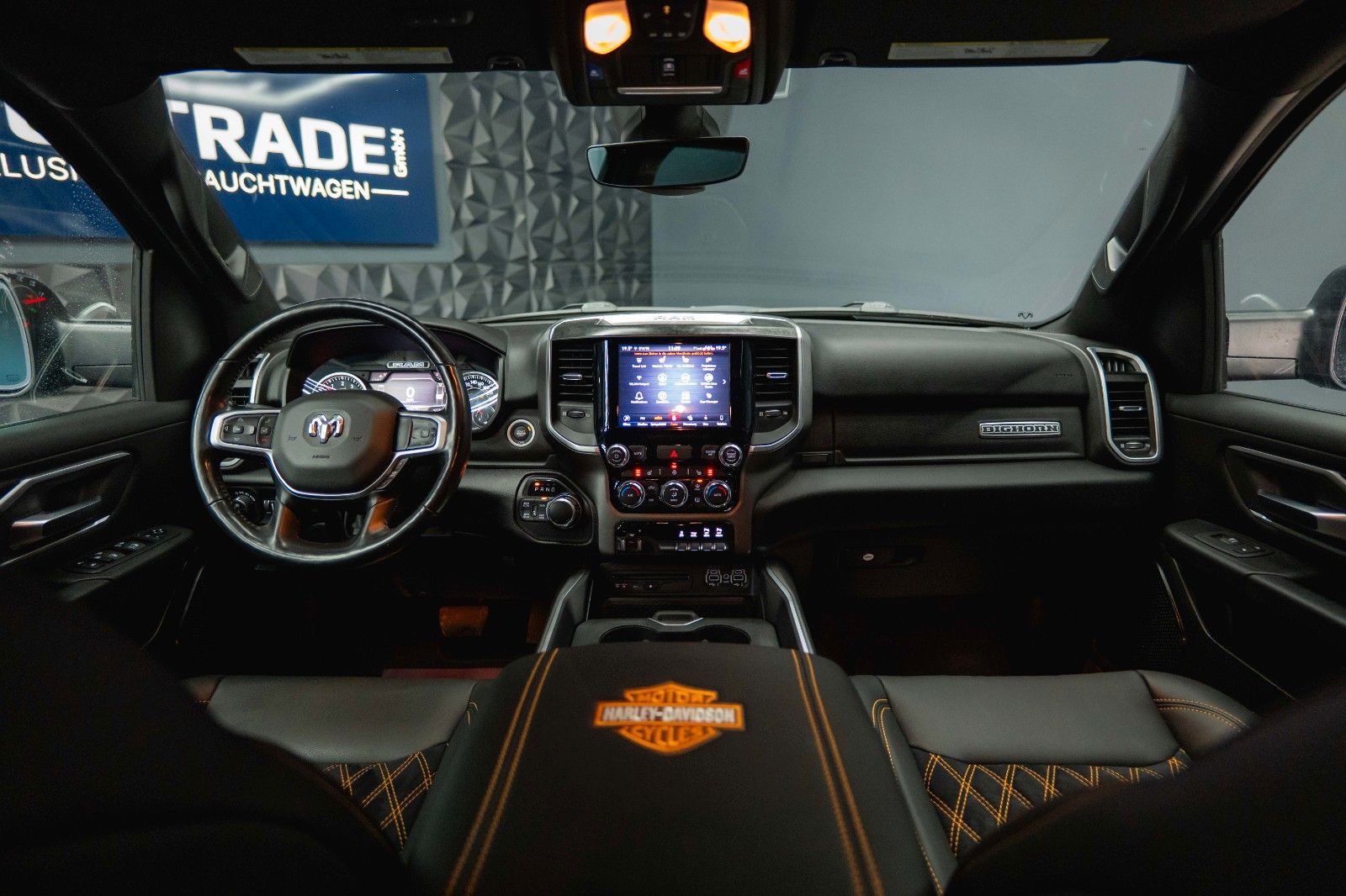 Fahrzeugabbildung Dodge RAM 5.7 V8 HEMI 4x4 OFFROAD Night HarleyDavidson