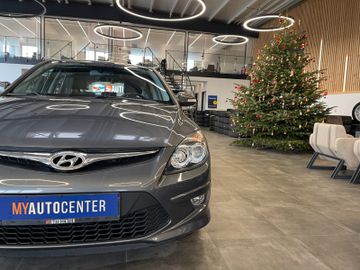 Hyundai i30 *TEMPOMAT*SZHZ*KLIMAAUTOMATIK*PDC*