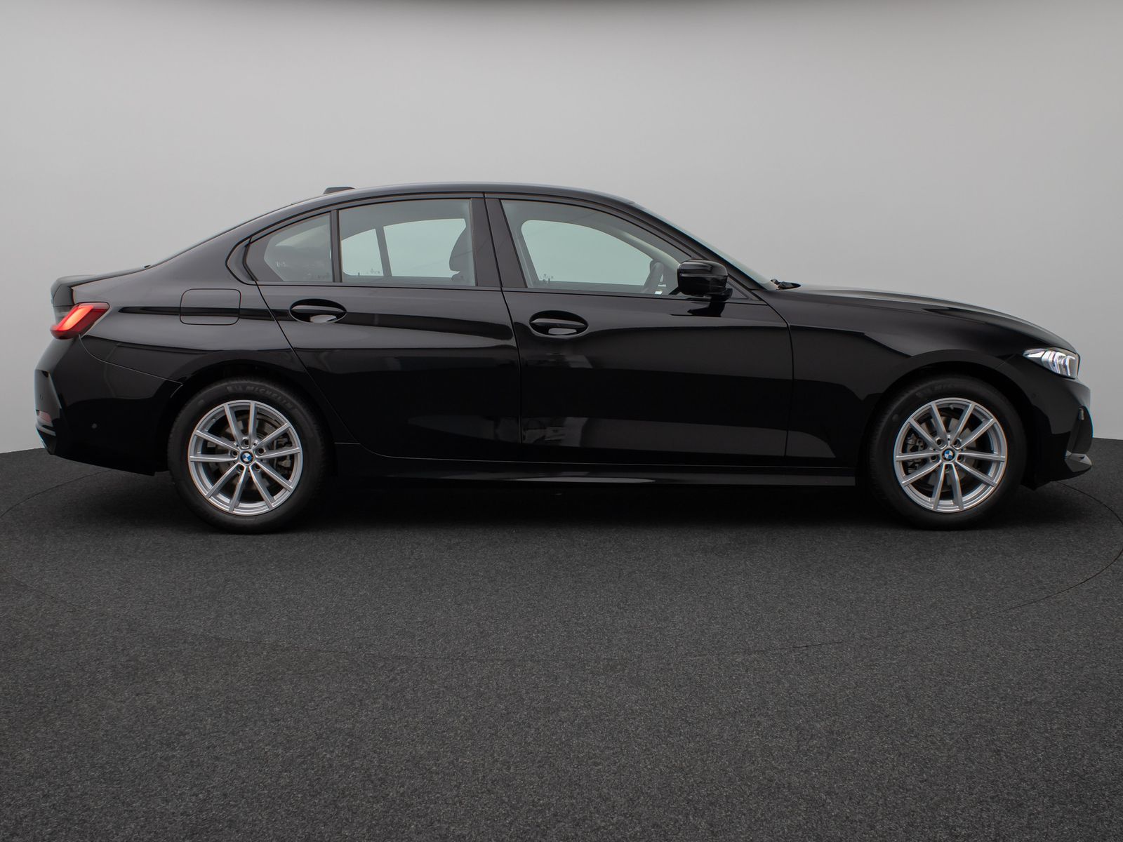 Fahrzeugabbildung BMW 318i Kamera Widscreen DAB Alarm Sportlenkrad LED