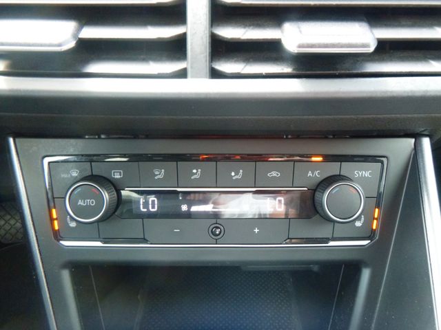 Fahrzeugabbildung Volkswagen Polo VI Highline >AUT/Rückfahrkamera