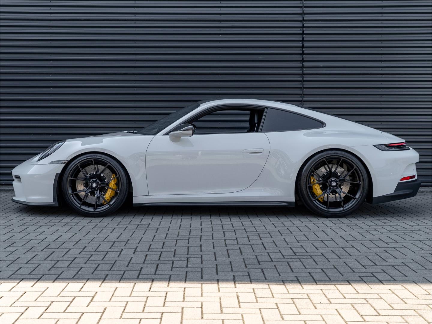 Porsche 992 GT3 mit Touring-Paket  erst 4600 km