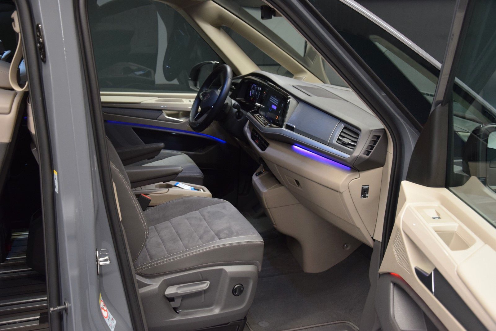 Fahrzeugabbildung Volkswagen Style lang Pano. ACC Kamera AHK DCC vis-a-vis