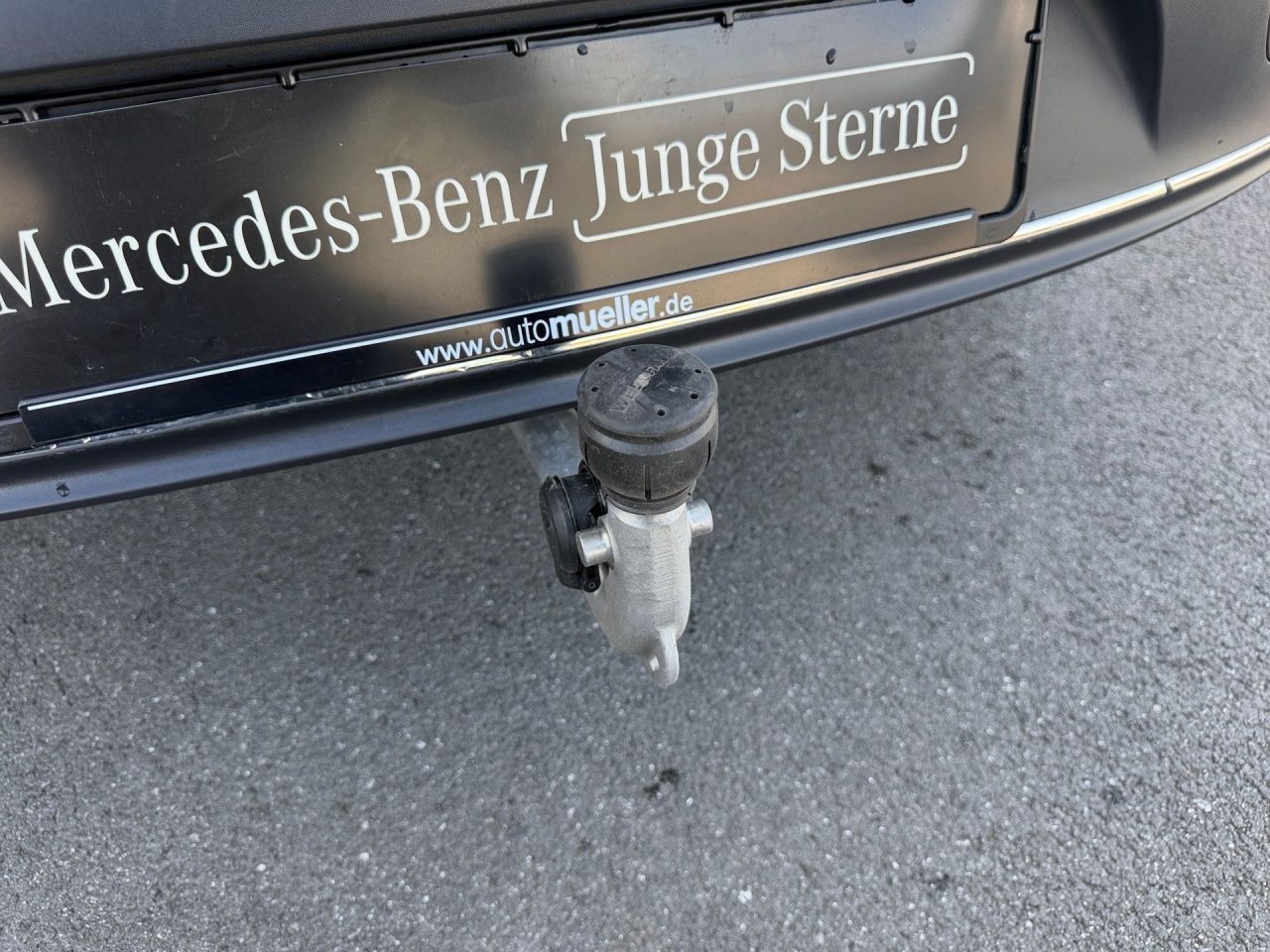 Fahrzeugabbildung Mercedes-Benz EQB 350 4M BONUS+AHK+PANO+360°+DISTR+WINTER+KEYL