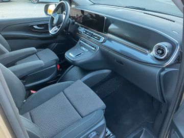 Mercedes V 220 - 7