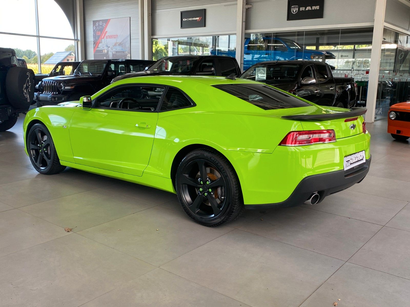 Fahrzeugabbildung Chevrolet Camaro 6.2 V8 Coupe Autom. "Xenon Kamera Leder"