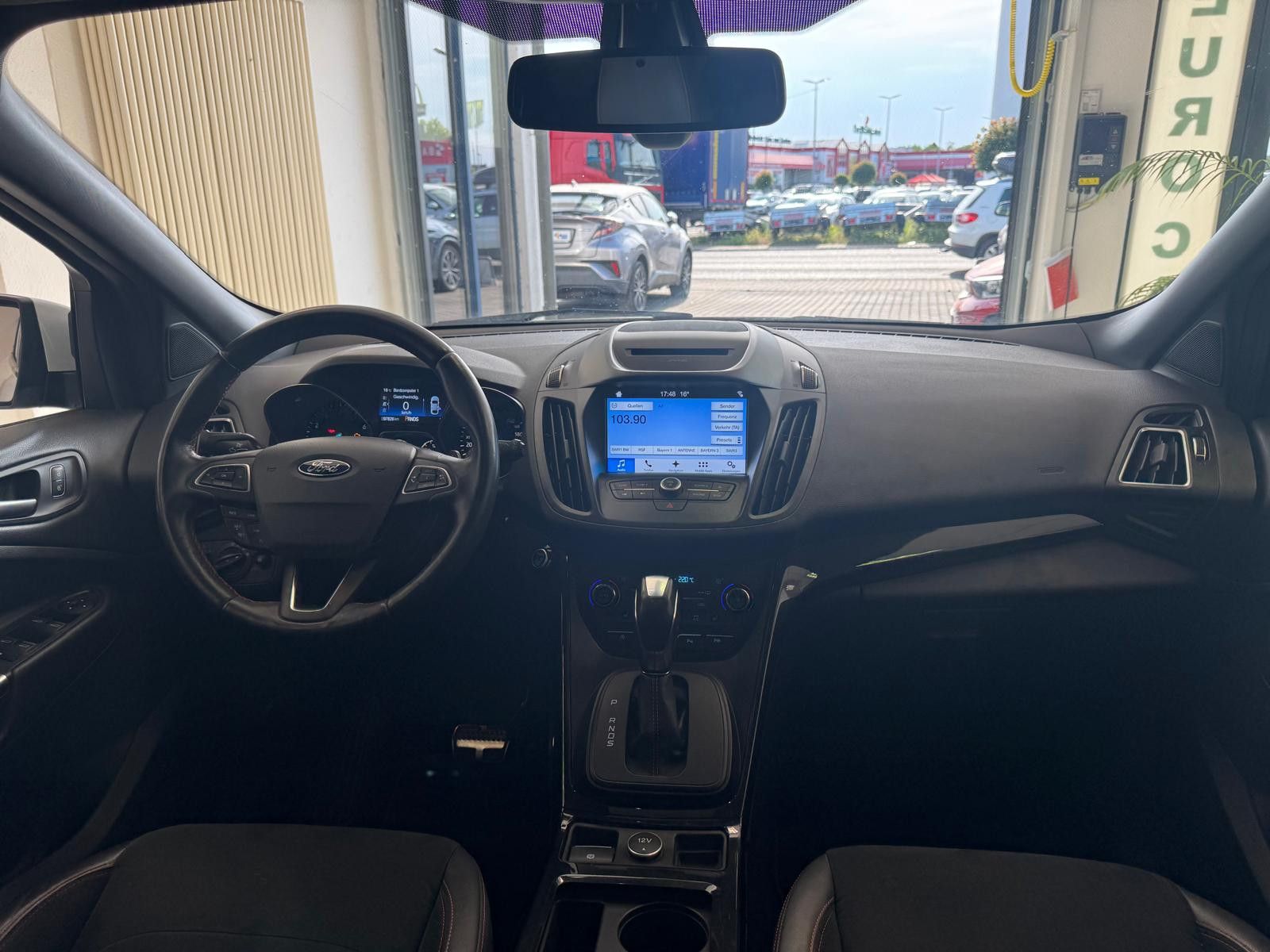 Fahrzeugabbildung Ford Kuga ST-Line / AHK/NAVI/KLIMA/8.FACH BEREIFT