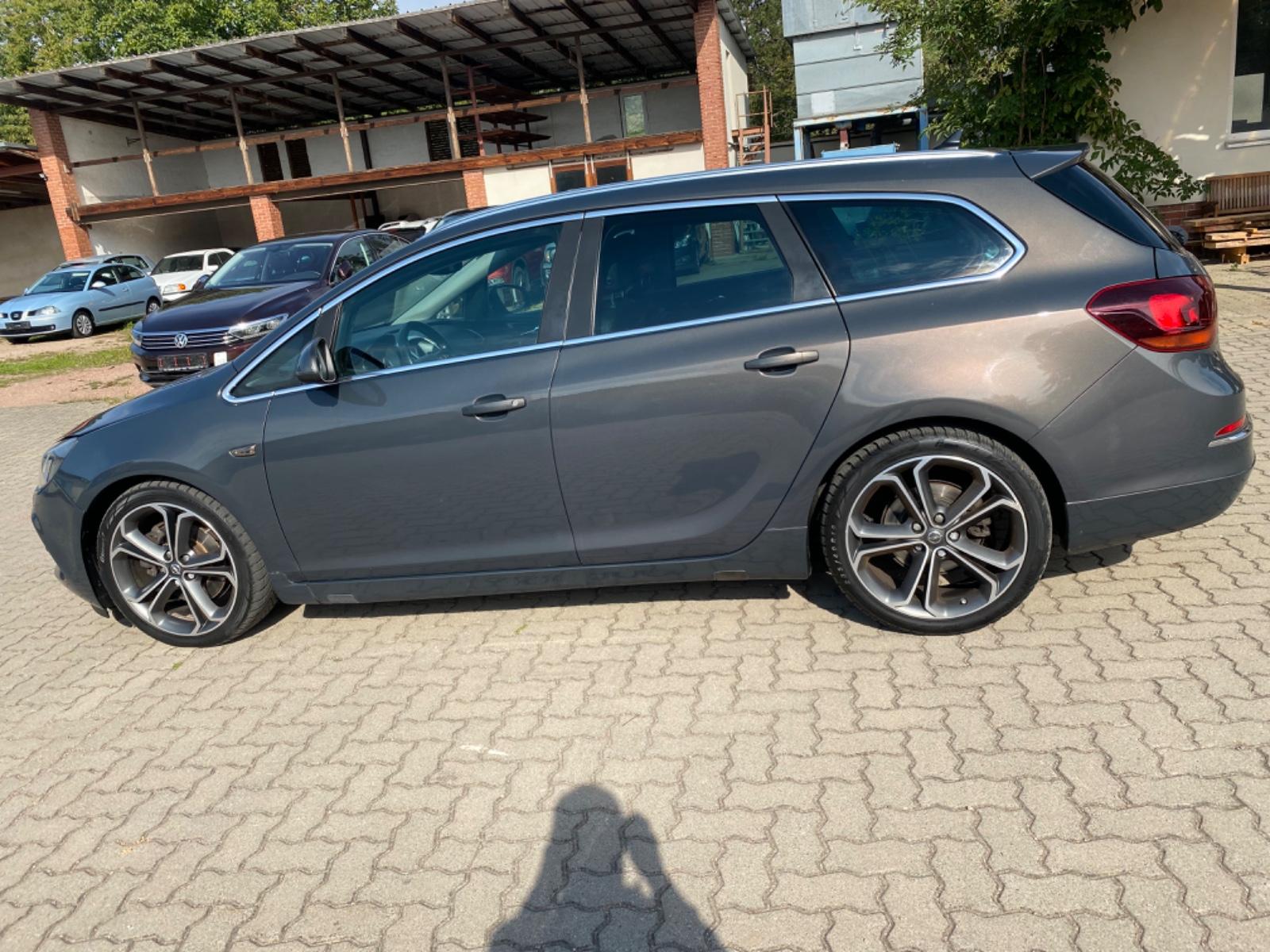 Opel Astra J Sports Tourer BiTurbo Xenon.AHK"Leder,