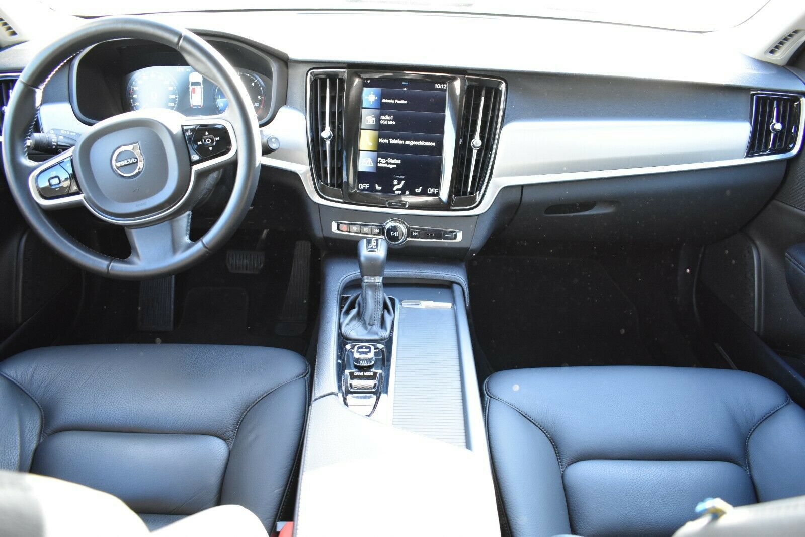 Fahrzeugabbildung Volvo V90 D5 Mom.*LED*PPilot*CD*CAM*BLIS*Mietkauf mögl