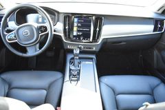 Fahrzeugabbildung Volvo V90 D5 Mom.*LED*PPilot*CD*CAM*BLIS*Mietkauf mögl