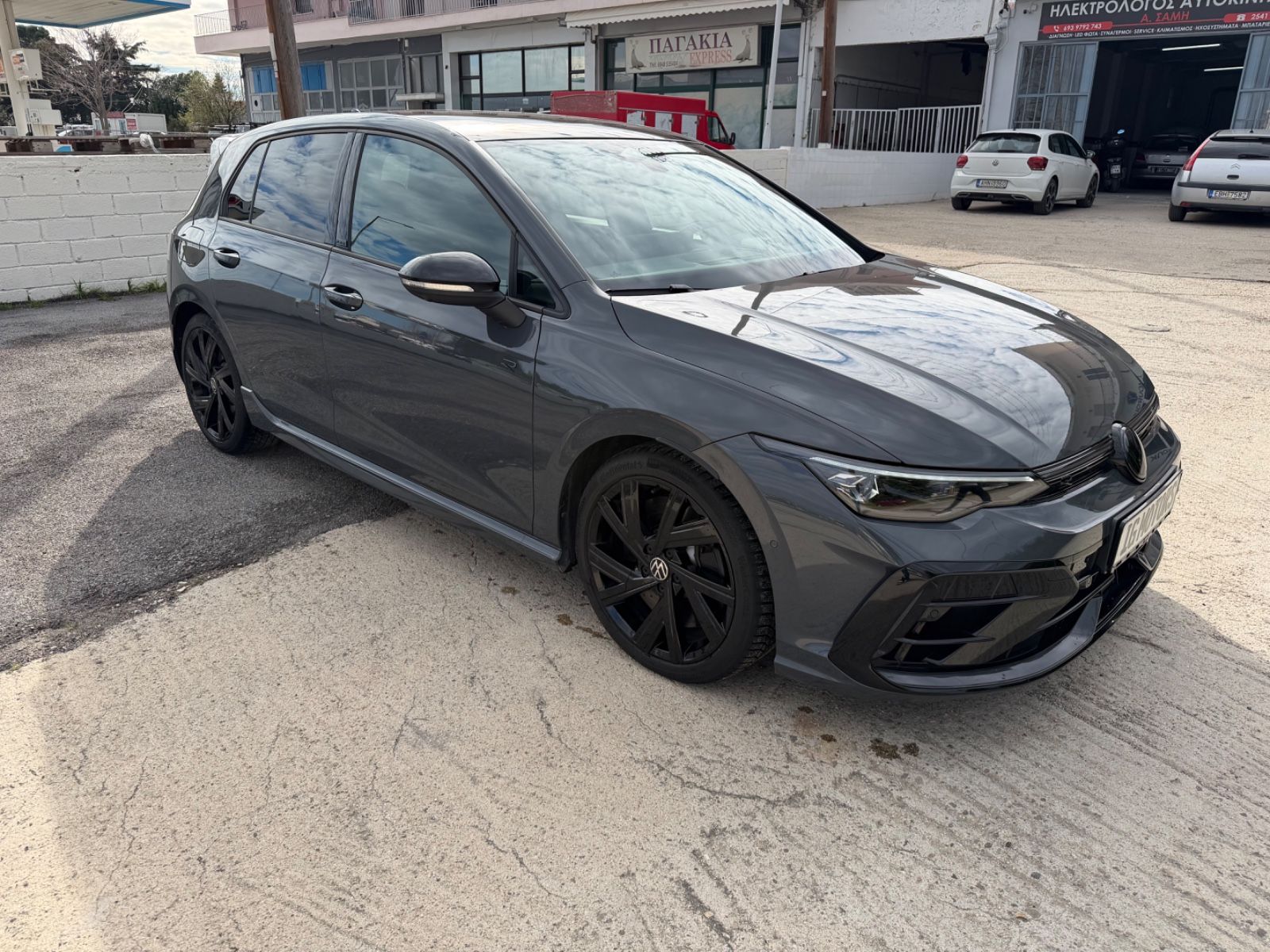 Volkswagen Golf VIII Lim. 2.0 TSI 245 kW 4Motion R Black Ed foto 3