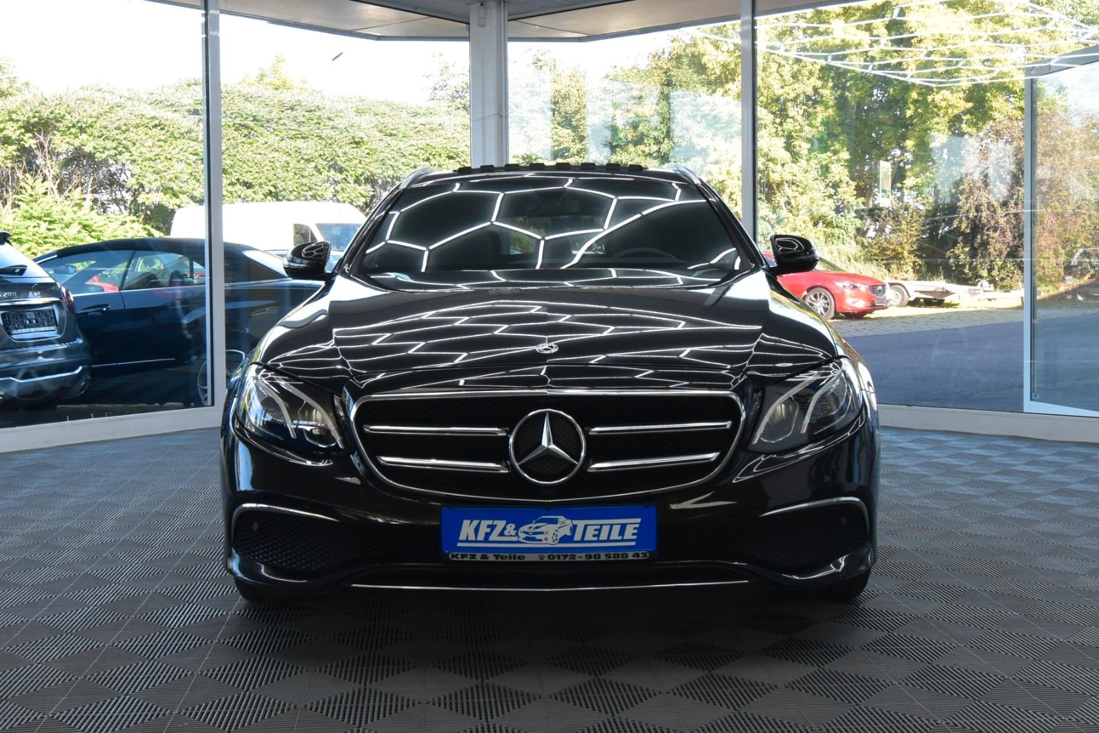 Mercedes-Benz E220d T-Modell LED SHZ RFK Glasdach Sportstyle