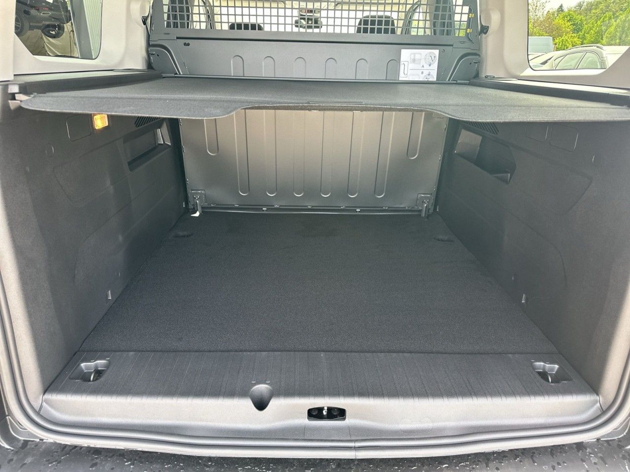 Fahrzeugabbildung Citroën Berlingo MPV Plus XL - mit KI generiert/bearbeitet
