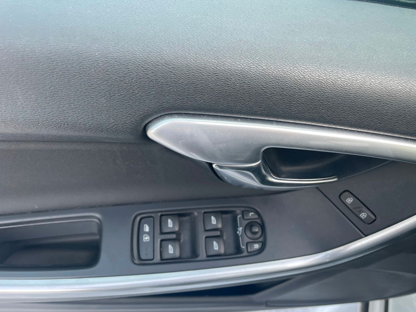 Fahrzeugabbildung Volvo V60 Kombi Momentum