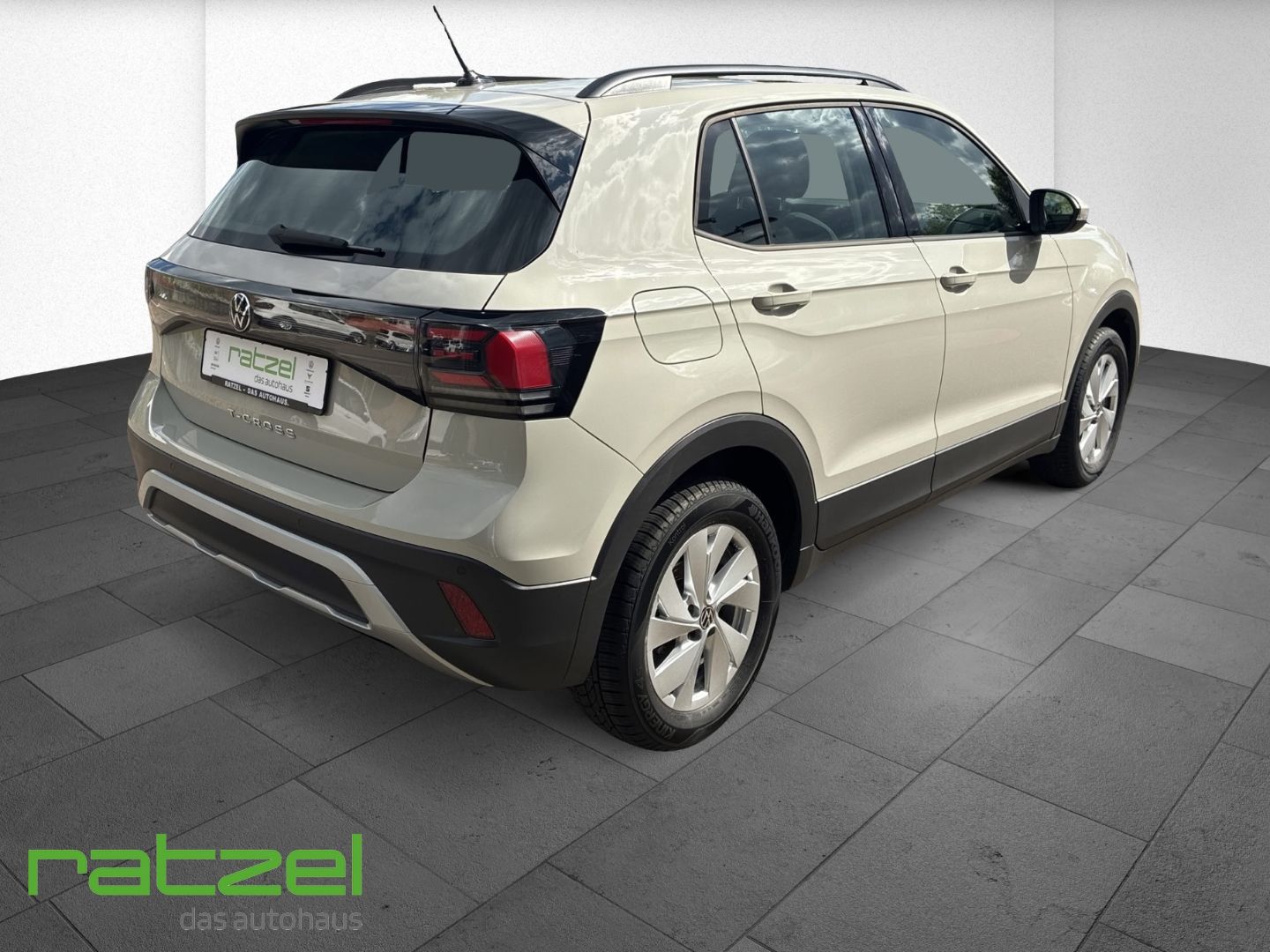 Fahrzeugabbildung Volkswagen T-Cross Life 1.0 l TSI AHK-abnehmbar Navi LED AC