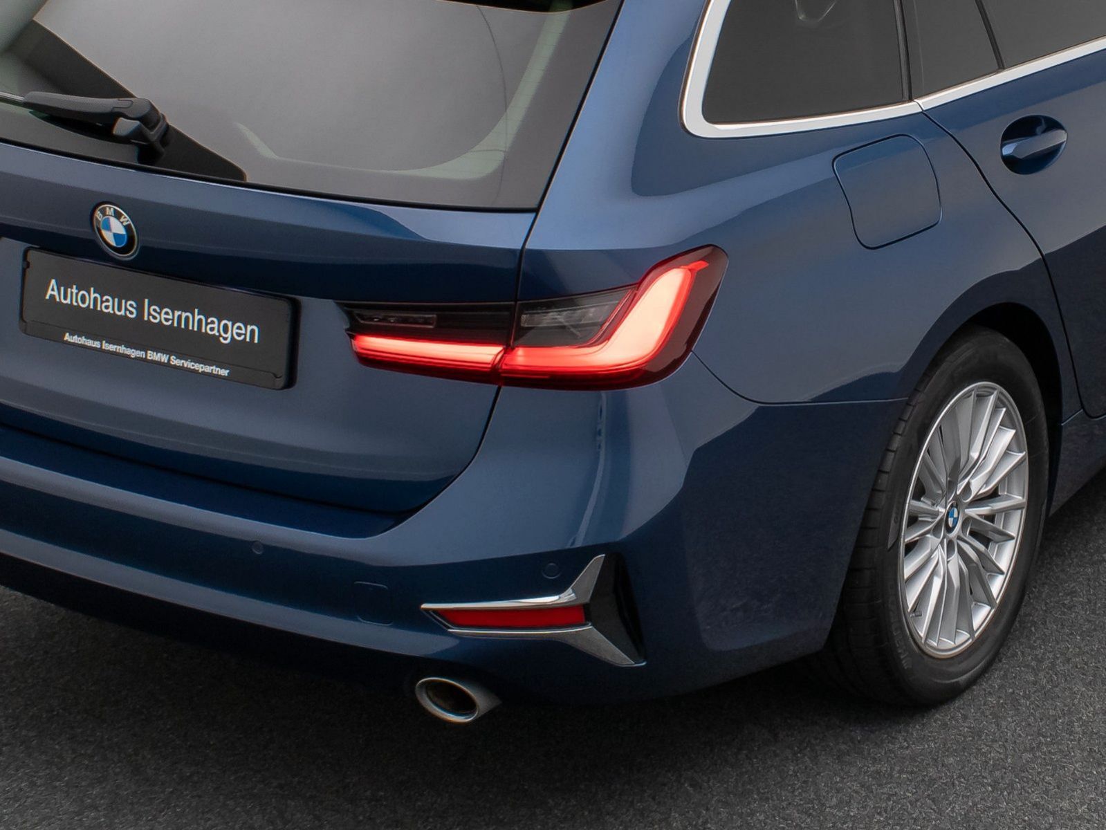 Fahrzeugabbildung BMW 320d Luxury Line DAB CockpitPlus PDC Leder
