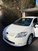 Toyota Auris 1,33-l-Dual-VVT-i - - Toyota Auris in Duisburg
