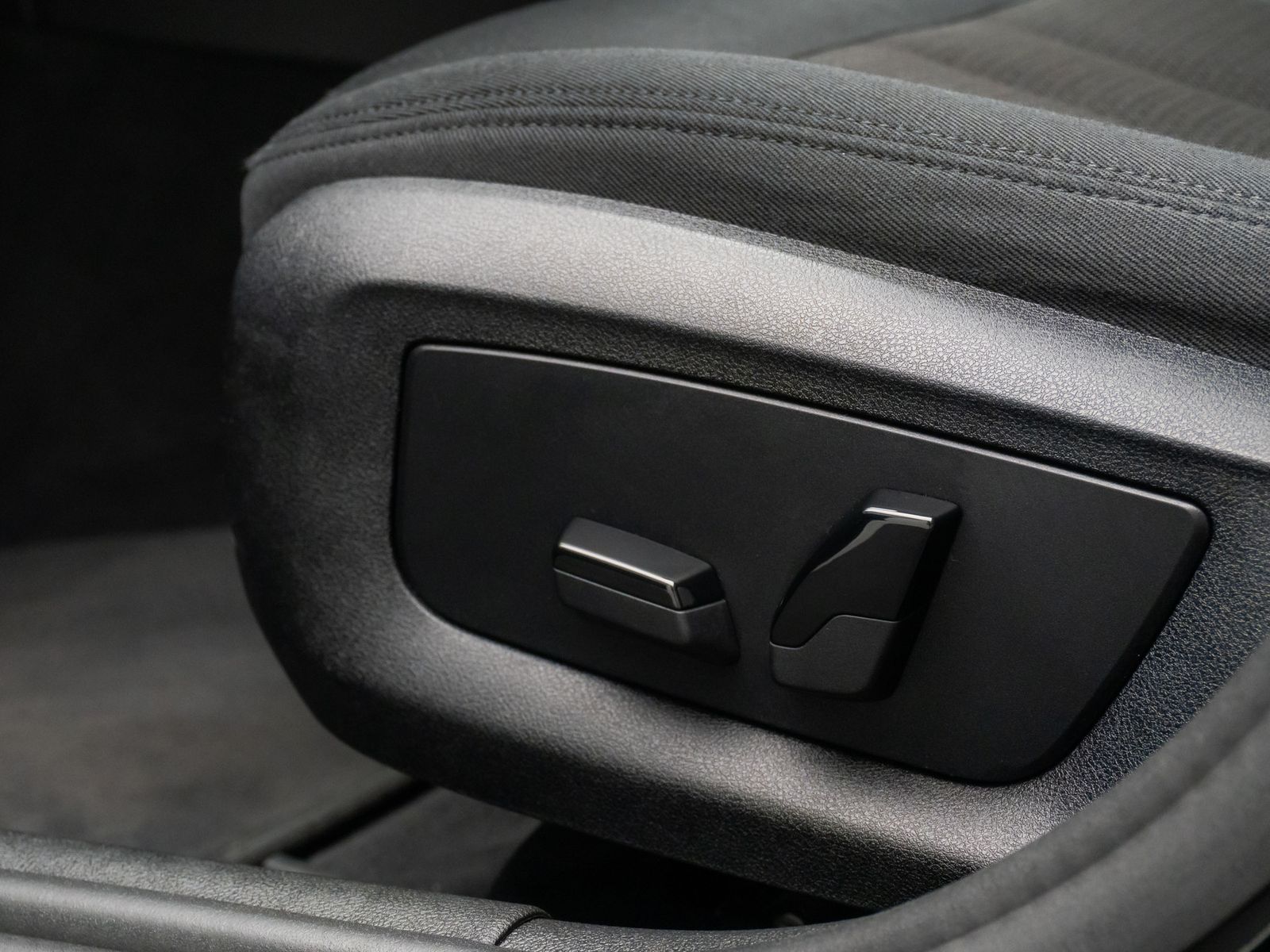 Fahrzeugabbildung BMW 530d xD Komfort DAB HUD Laser Kamera AHK HiFi