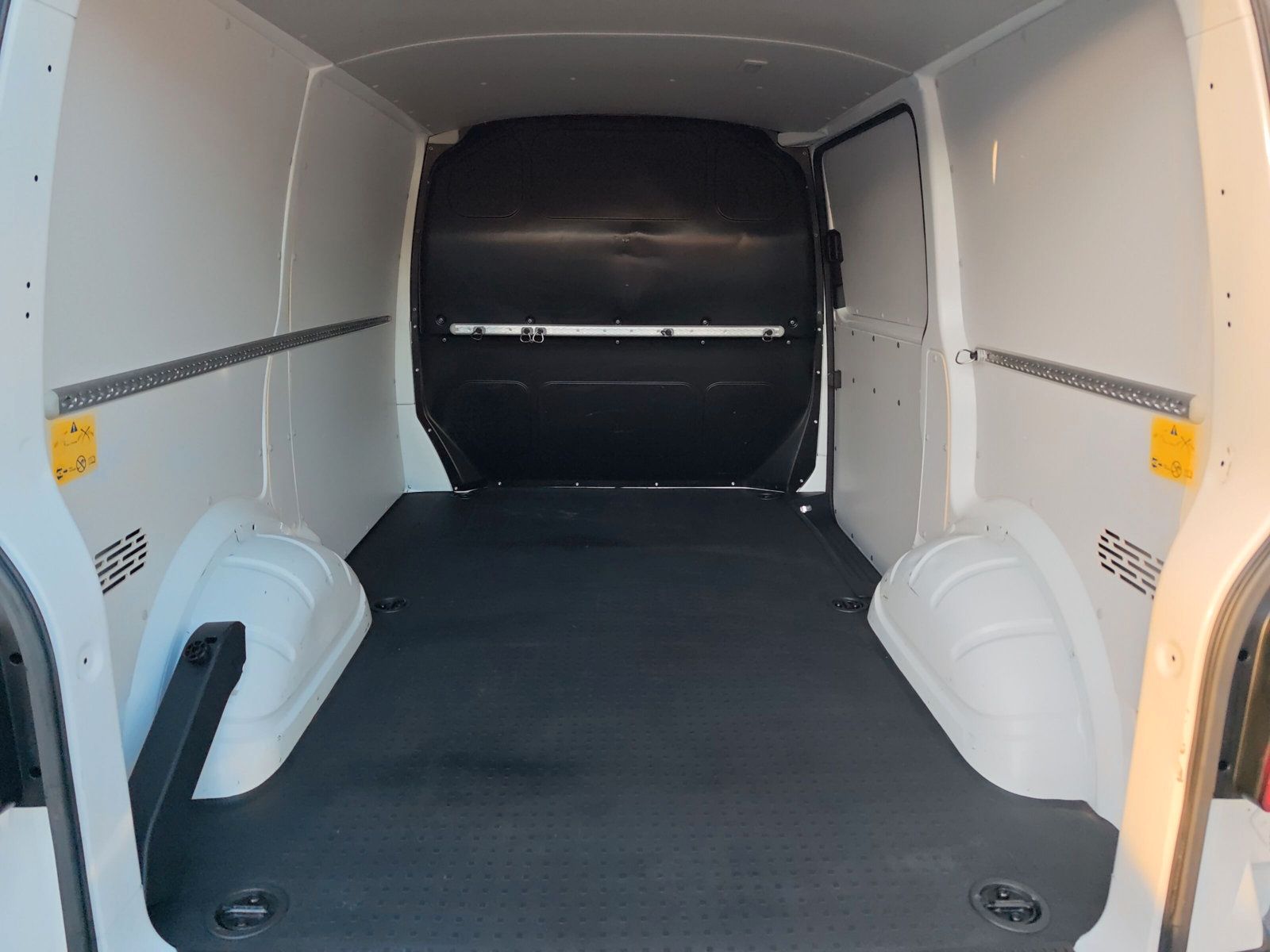 T6.1Transporter Kasten TDi DSG Navi AZV LED