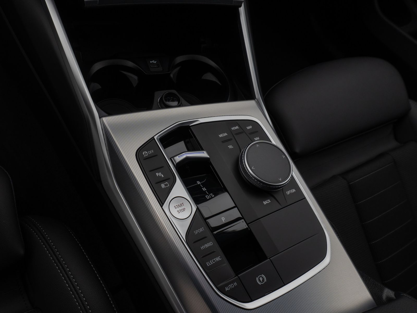 Fahrzeugabbildung BMW 320e Kamera HUD DAB H/K AHK Stop&Go Sport LED